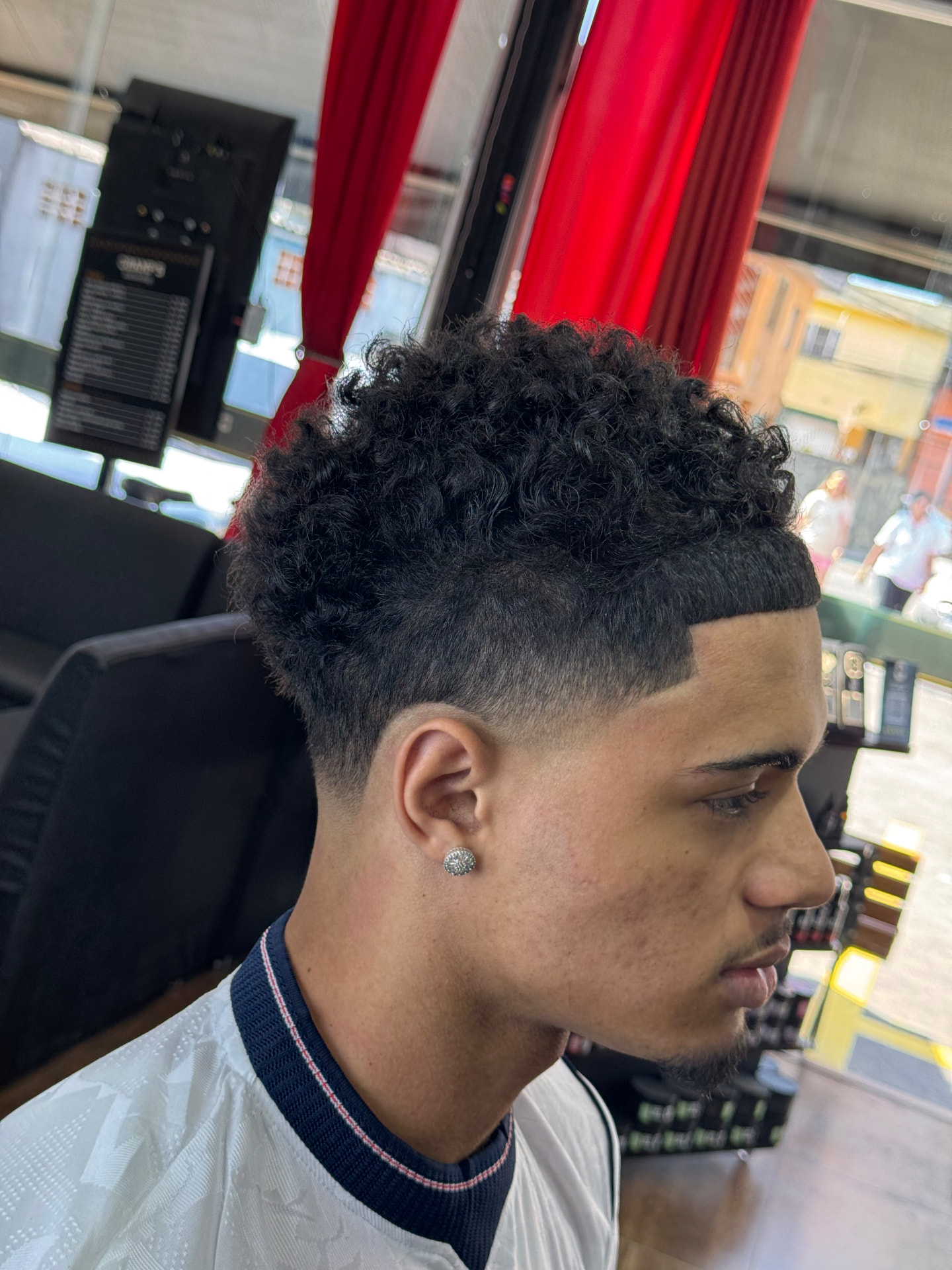 Acabamento — Degradê, hairline e acabamento lateral.