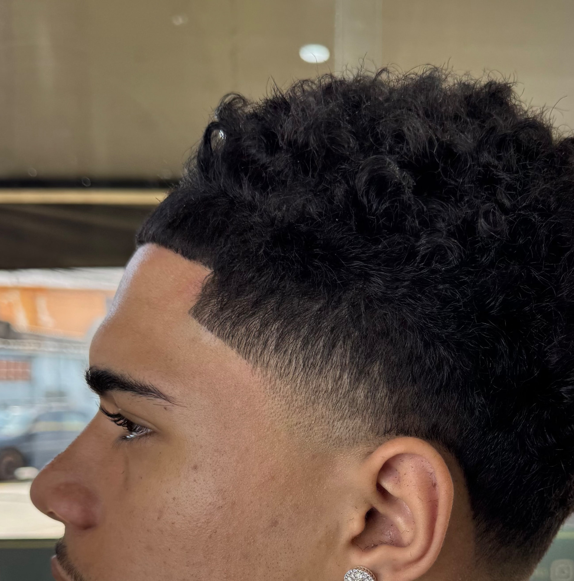 Hairline — Definição da hairline e acabamento frontal.